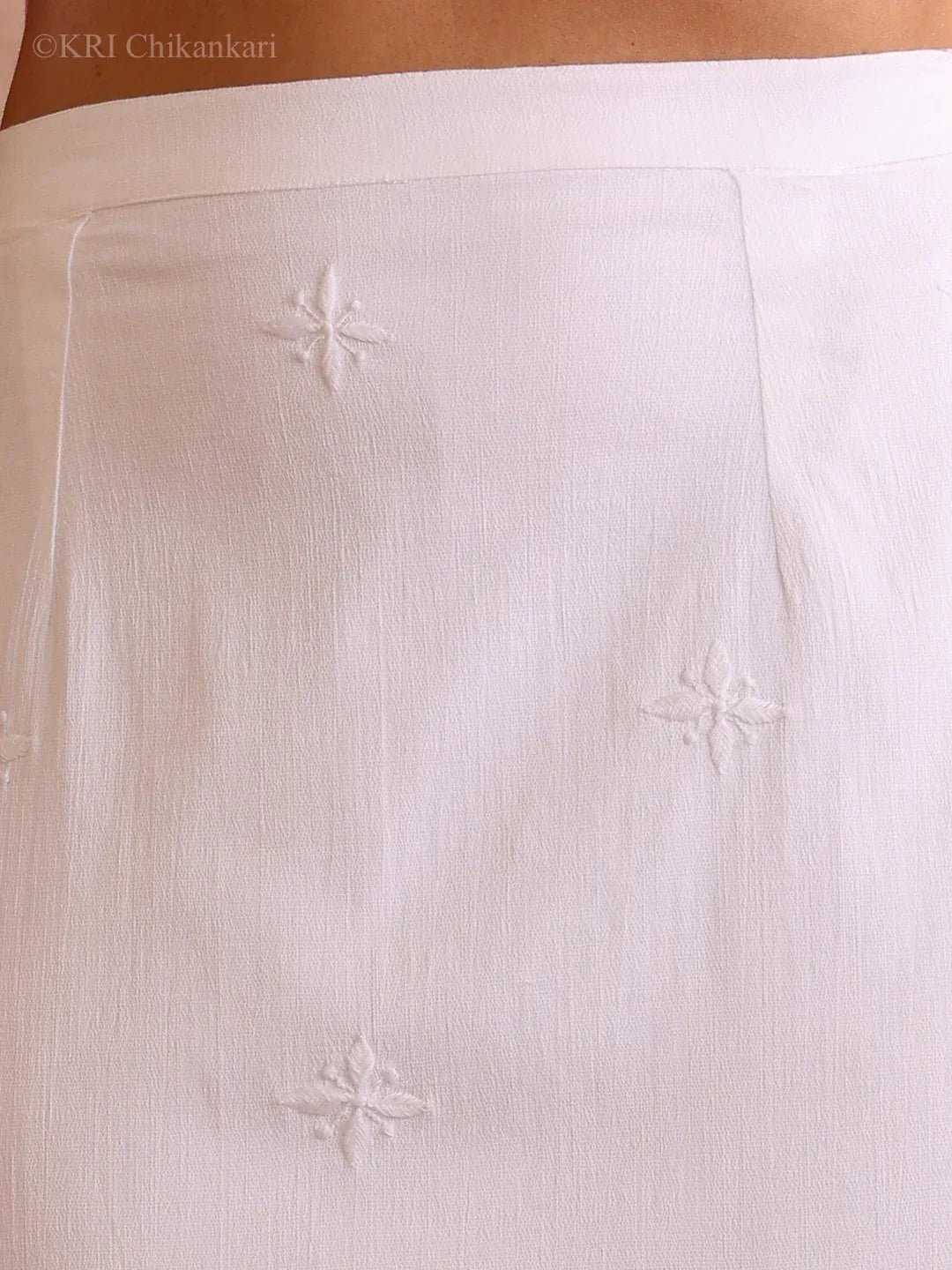 EZRA WHITE COTTON PENCIL SKIRT - KRI CHIKANKARI