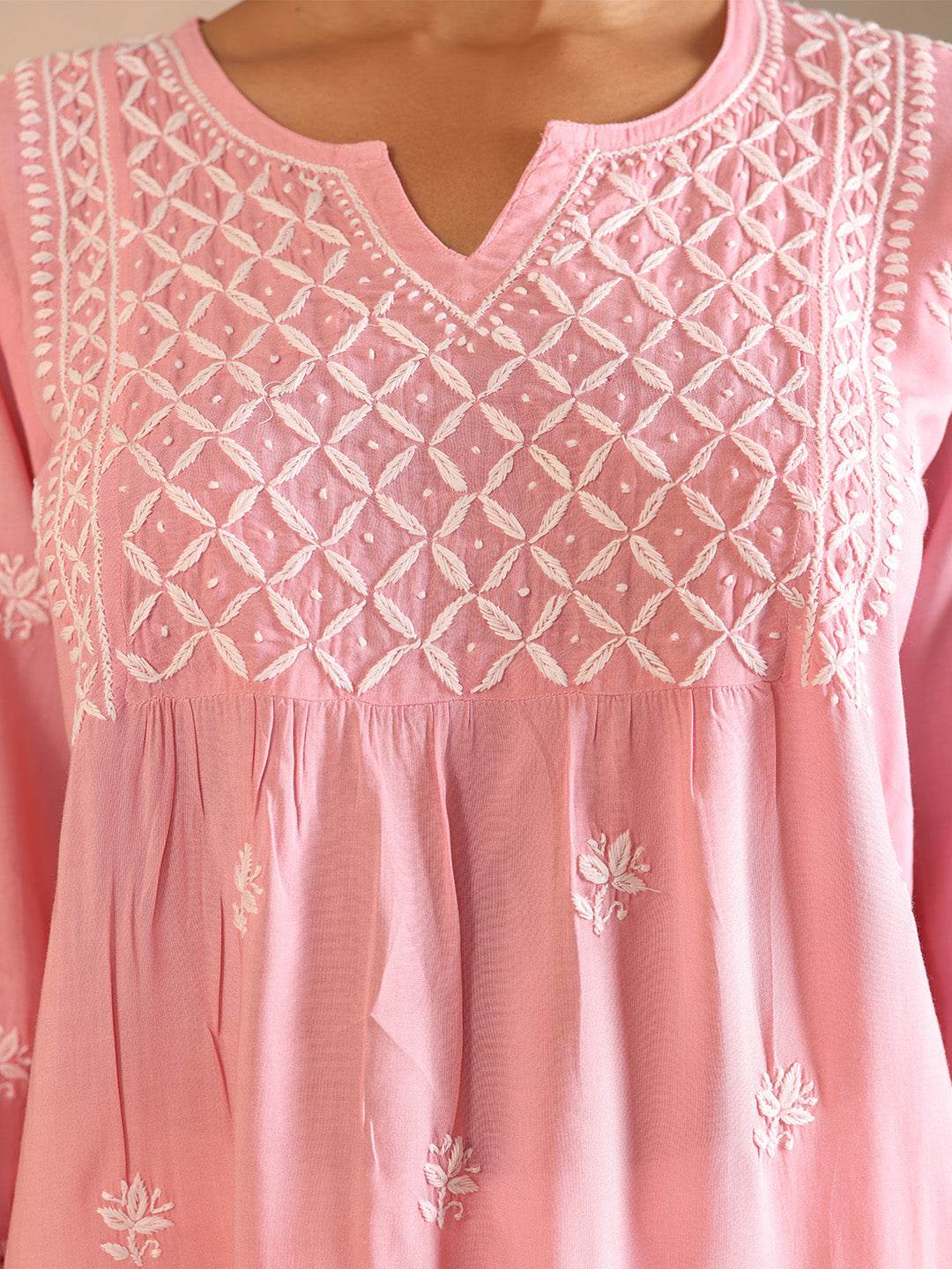 MANZARI MODAL TOP - KRI CHIKANKARI