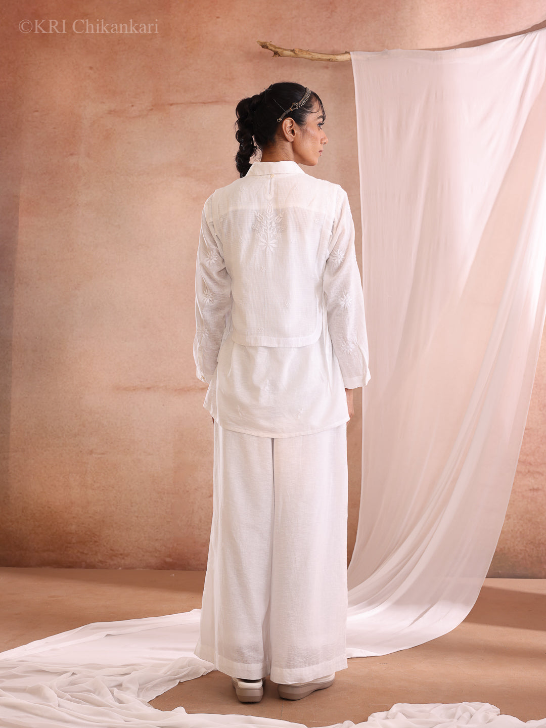 AIRA CHIKANKARI WHITE COTTON BIB SET