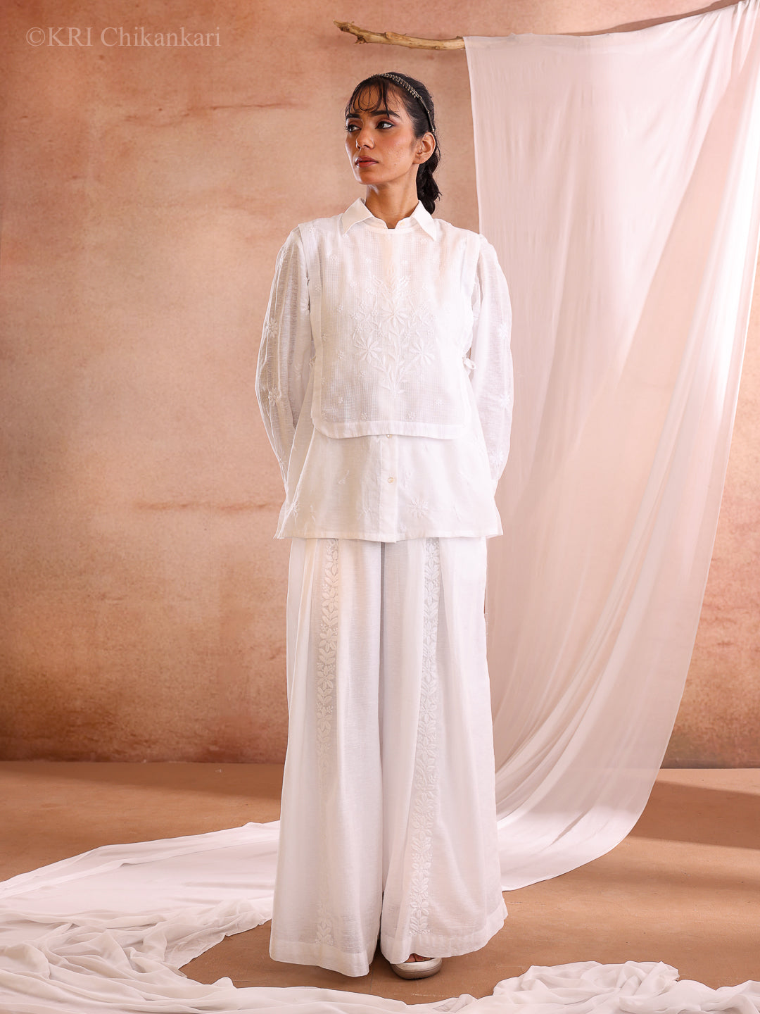 AIRA CHIKANKARI WHITE COTTON BIB SET